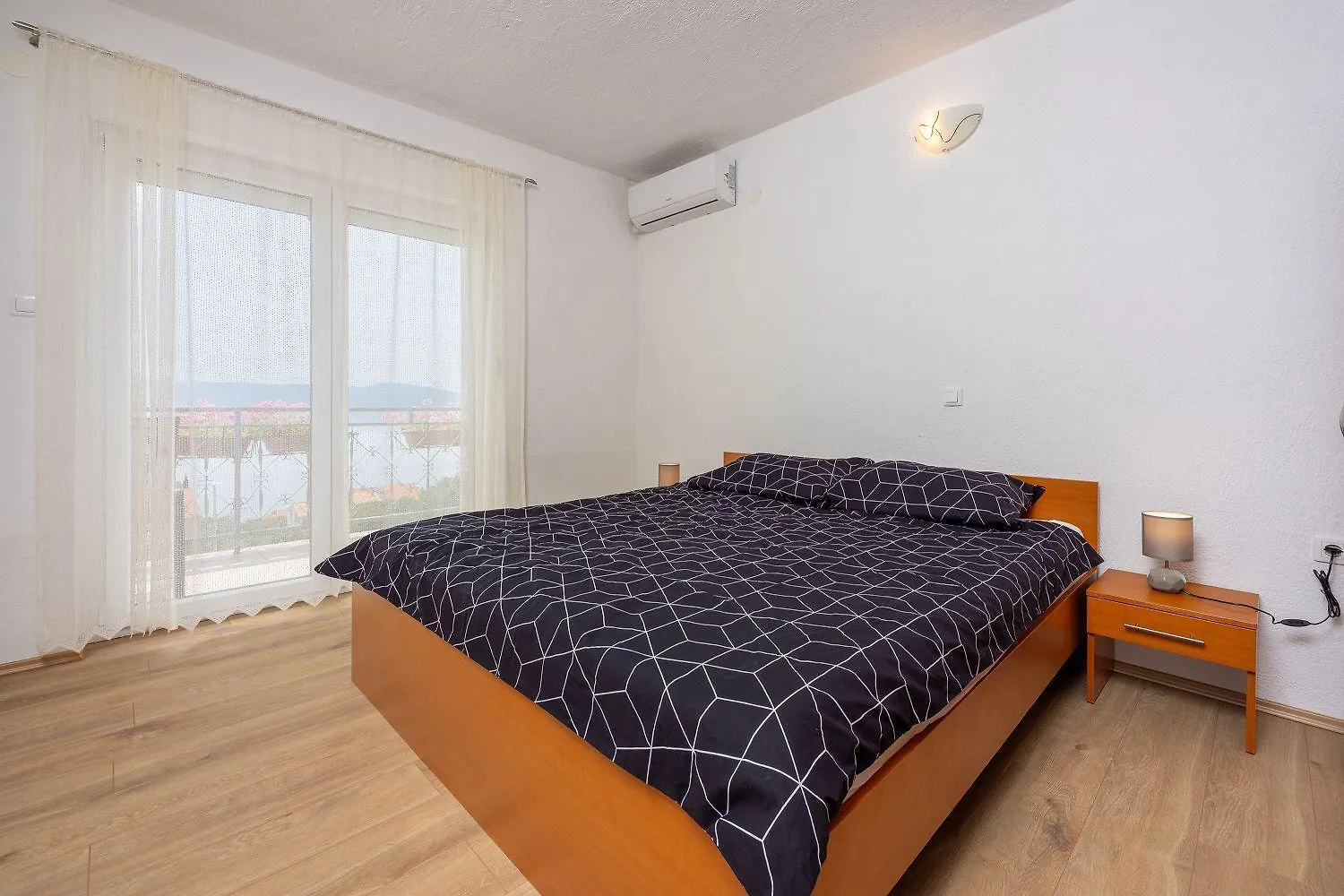 Modernes Apartment Nur 300 Meter Zum Strand Mit Meerblick, Pool, Grill - Hundefreundlich Novi Vinodolski