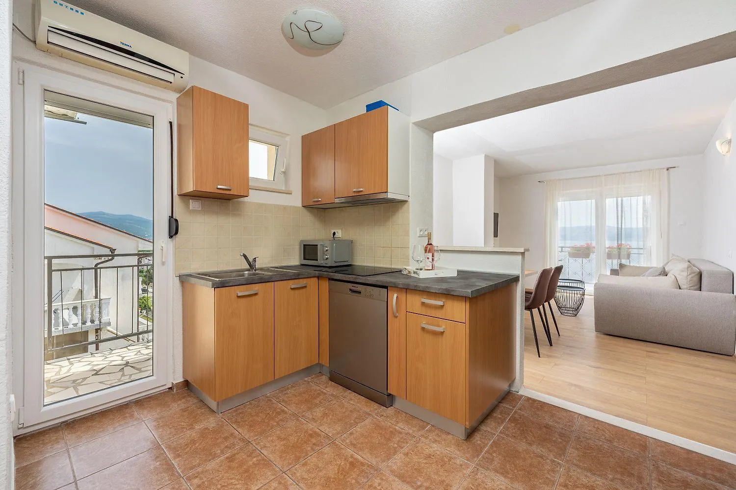 Modernes Apartment Nur 300 Meter Zum Strand Mit Meerblick, Pool, Grill - Hundefreundlich Novi Vinodolski
