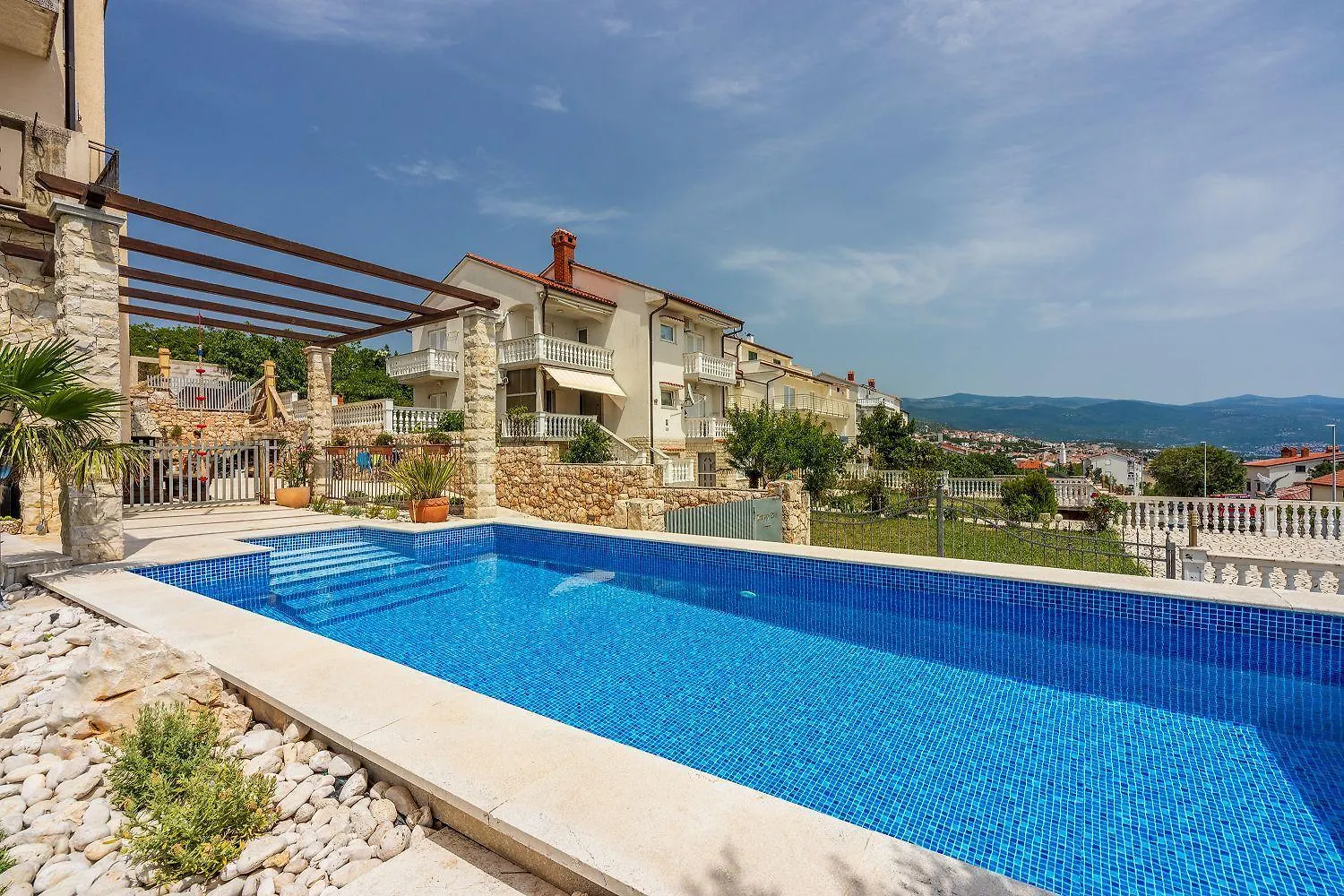 Modernes Apartment Nur 300 Meter Zum Strand Mit Meerblick, Pool, Grill - Hundefreundlich Novi Vinodolski
