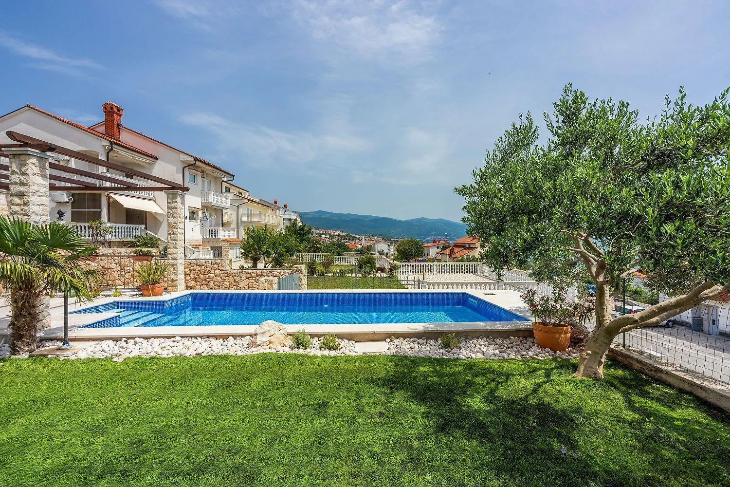 Modernes Apartment Nur 300 Meter Zum Strand Mit Meerblick, Pool, Grill - Hundefreundlich Novi Vinodolski